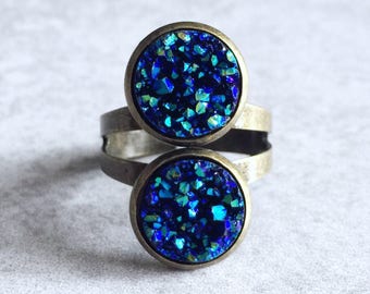 Bague Druzy Double bleu - géodes de Quartz scintillant, bande réglable de Bronze Antique, irisé, vert, bleu marine, 12mm Cabochons en pierre, bohème Chic