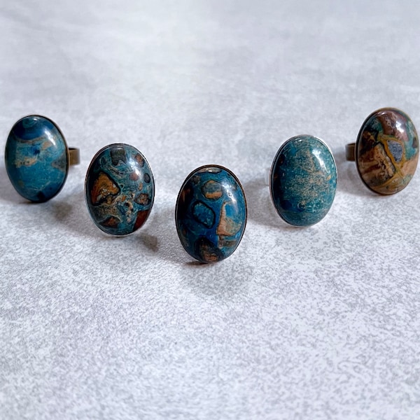 Anillos de piedra ovalados - Jaspe de sedimentos marinos, cabujones de piedras preciosas azules, bronce / plata, bandas ajustables, anillos múltiples, boho chic, joyería gitana