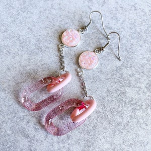 Pink Druzy x Chain Link Earrings Blush Pink Geode Cabochons, Silver Link Chain, Acrylic Link Beads, Glitter, Iridescent, Statement Jewelry image 1