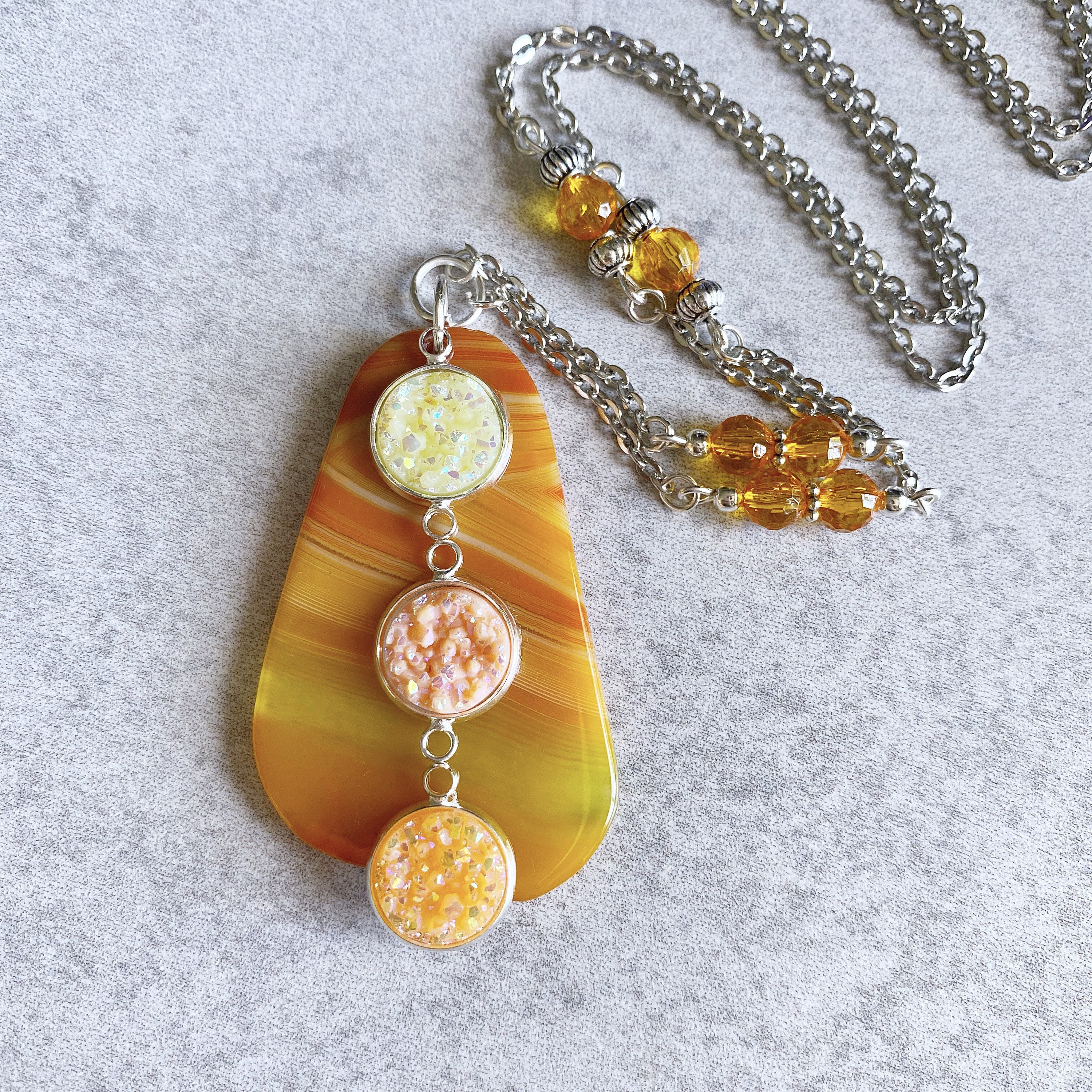Orange Ombre Druzy X Agate Slice Beaded Necklace - Glitter  display picture 1