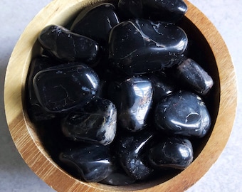 Pierres de guérison: cristaux d’onyx, pierres précieuses authentiques, chakra racine, chakras, méditation, pierres noires et blanches, Reiki, guérison, spirituel, roches