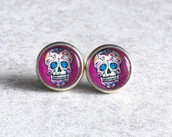 Kolczyki z okazji Dnia Zmarłych – Dia de Los Muertos, srebrne sztyfty, intensywny róż, błękit akwamaryny, kolorowe, tęczowe, czaszki, szklane kaboszony 12 mm, meksykańskie