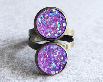 Violette Double anneau Druzy - géodes de Quartz scintillant, réglable bande de Bronze Antique, irisé, brillant, 12mm Cabochons en pierre, bohème Chic