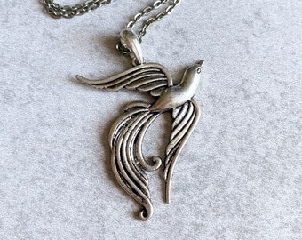 Collier Phoenix en argent - Étain antique, vintage, Oiseau de feu, Bijoux d’oiseaux, Chaîne à maillons, Plumes, Créature mythique, Paon, Renaissance