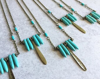 Collier pointes turquoise - martelé breloques Bronze, pointes en Howlite bleue, Turquoise, perles colliers, chaîne Bronze, Chic du sud-ouest de superposition