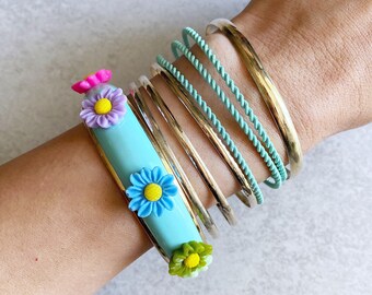 Colorful Turquoise Floral Bangle Set - Daisies, Sunflowers, Aqua Blue, Mint Green, Gold, Hippie Bracelets, Stacking Bangles, Flower Power