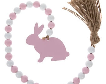 Ghirlanda di legno con perline e coniglietti rosa e bianchi, decorazione pasquale e primaverile.
