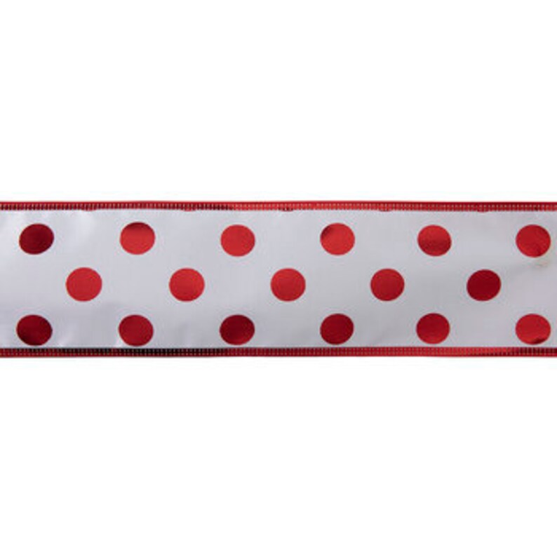 Peut inclure: Ruban blanc orn&eacute; de gros pois rouges espac&eacute;s. Les bords sont bord&eacute;s d'une fine bordure rouge brillante. Le ruban est probablement fait d'un mat&eacute;riau lisse, adapt&eacute; &agrave; l'emballage de cadeaux ou &agrave; la cr&eacute;ation artisanale.