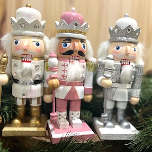 Wood King Nutcracker with Christmas Mantel Decoration Holiday Gift Nutcracker Gift