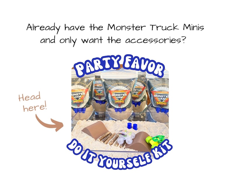 Puede incluir: Un kit de fiesta de bricolaje con accesorios para Monster Truck Minis. La imagen incluye bolsas de mermelada de mini monster truck, una rampa marr&oacute;n, accesorios de juguete azules y verdes y texto.