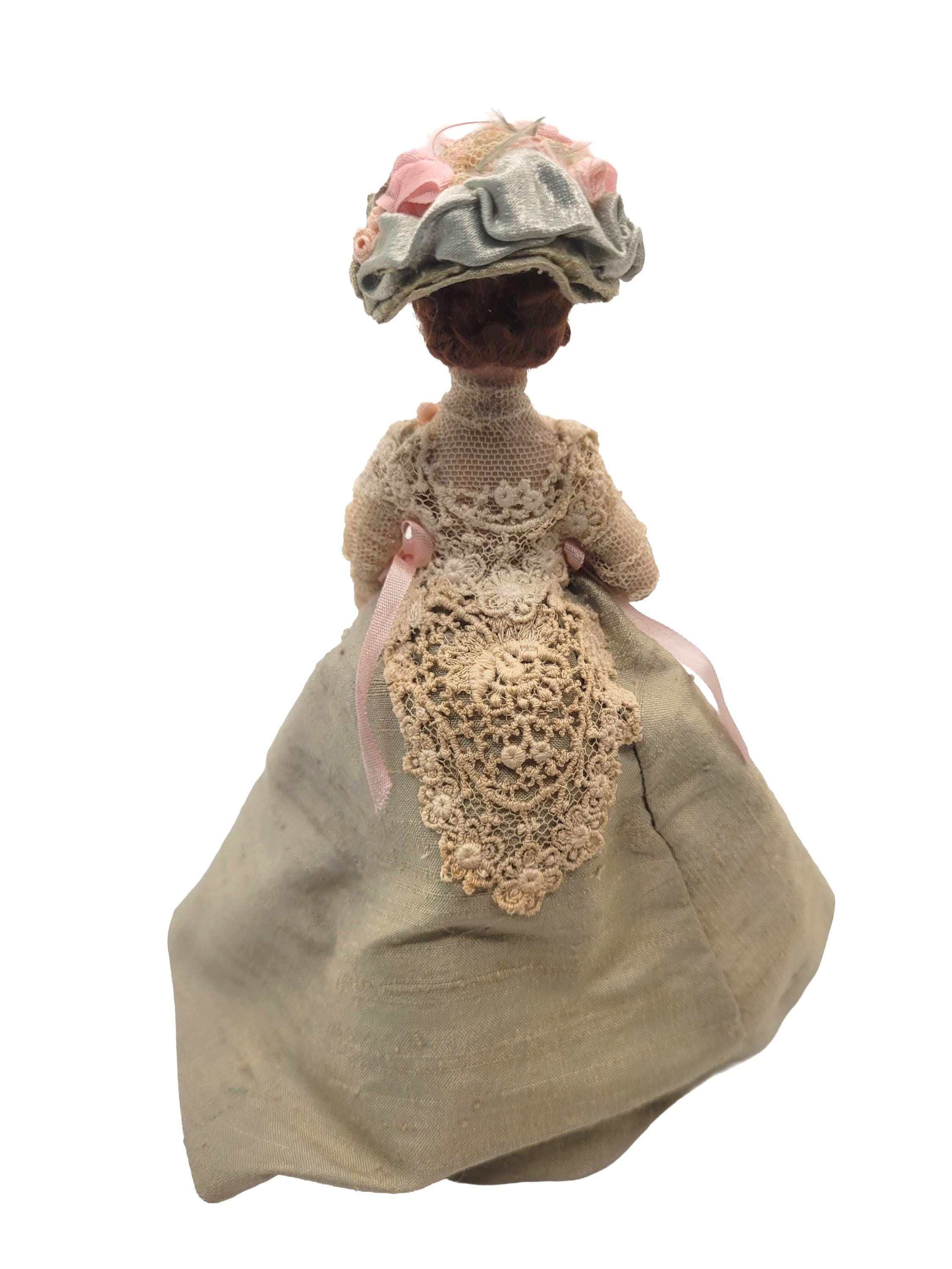 Jelquix Casa de Muñecas 1/12, Muñeca de Porcelana en Miniatura de Dama Victoriana, Decoración de Vestido Verde para Casa de Muñecas, Tela de Cerámica Jelquix Casa de Muñecas 1/12, Muñeca de Porcelana en Miniatura de Dama Victoriana, Decoración de Vestido Verde para Casa de Muñecas, Tela de Cerámica