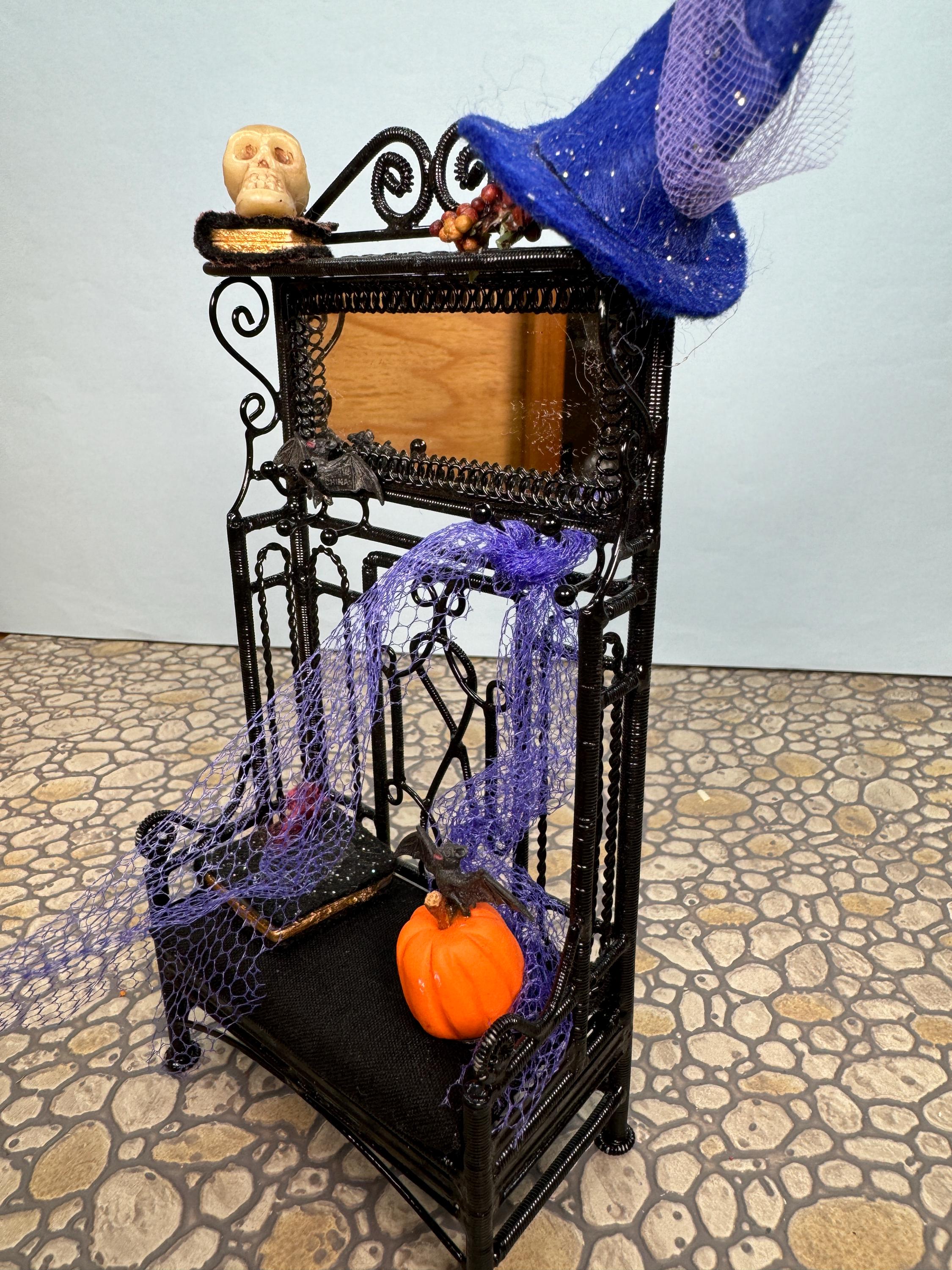 ドールハウス用ミニチュア ～ 職人手作りのハロウィン装飾付き玄関