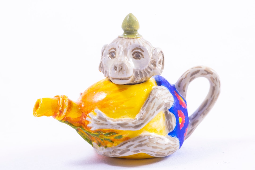 ミントン　マジョリカ　ティーポット　モンキー　猿 Dollhouse Miniature ~ Sadie Campbell Porcelain Monkey Teapot