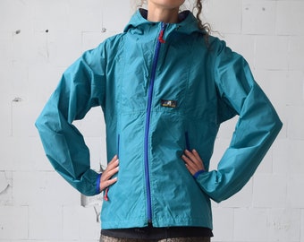 Jaqueta corta-vento vintage de nylon: roupas esportivas de primavera (M/G)