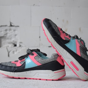 90s sport shoes, pink neon trainers, vintage low top sneakers, 1990s skates, EU41, casual shoes, vintage platform sneakers.