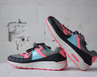 90s Neon Pink Sneakers: Vintage Low Top Sport Shoes EU41
