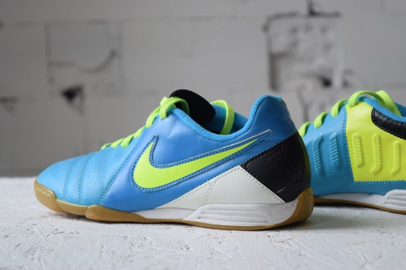 nike neon football shoes