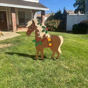 Christmas Horse Yard Art – Holiday Décor