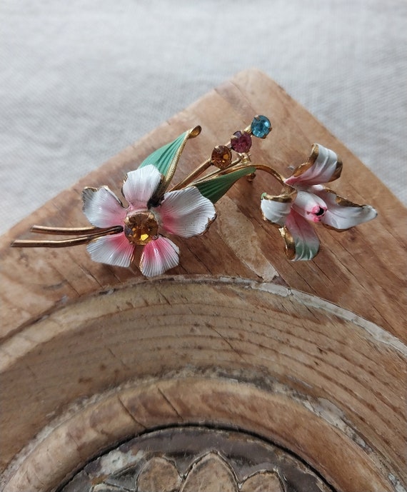 Lovely vintage enameled floral pin, made in Austr… - image 3