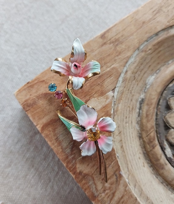 Lovely vintage enameled floral pin, made in Austr… - image 1