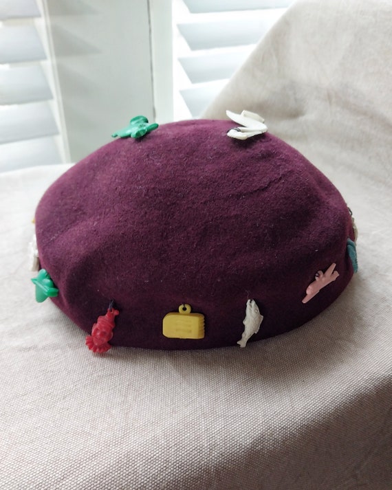 Vintage felt beanie with charms, mid century, Vintage… - Gem display picture 2