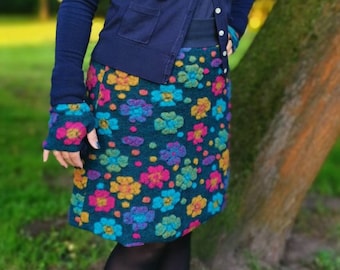 Women's skirt made of walkloden in petrol with a colorful, floral pattern. Cuff is navy blue. Available in every plus size.