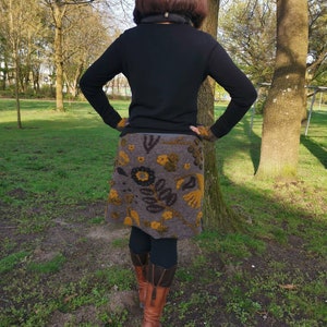 Women's skirt made of walkloden in gray with ocher yellow and black patterns. Cuffs in black Bestseller Available in every plus size. image 4