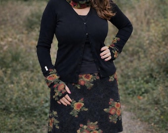Women's skirt made of boiled wool in anthracite with colorful flowers and black cuffs. Available in all plus sizes and extra lengths.