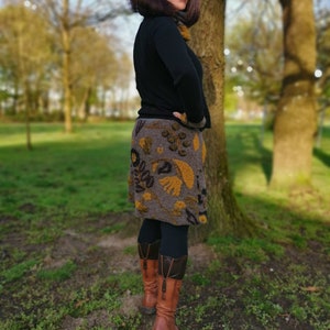 Women's skirt made of walkloden in gray with ocher yellow and black patterns. Cuffs in black Bestseller Available in every plus size. image 3