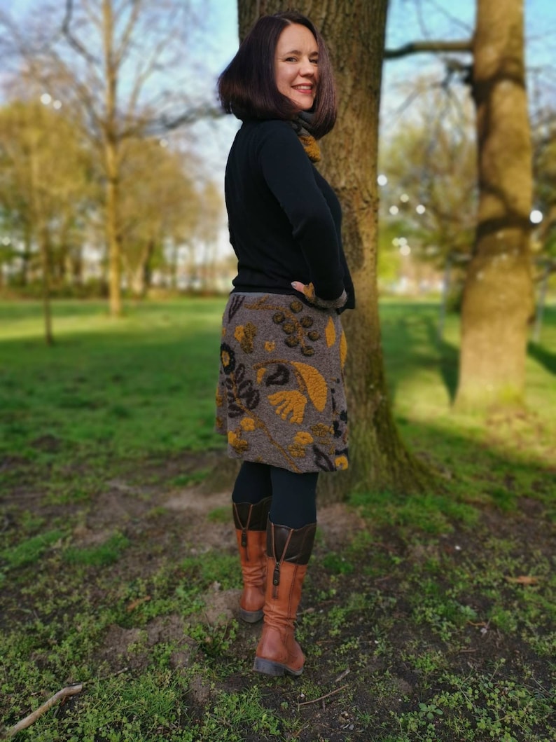 Women's skirt made of walkloden in gray with ocher yellow and black patterns. Cuffs in black Bestseller Available in every plus size. image 3