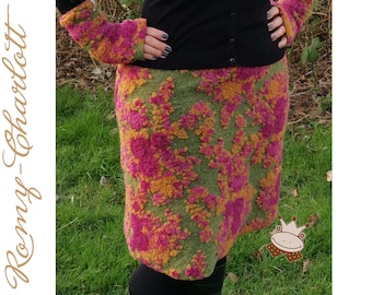 Women's skirt made of walkloden in green with a floral pattern in ocher yellow/magenta. Cuff is magenta colored. Available in every plus size.