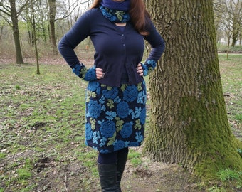 Women's skirt made of walkloden in dark blue with blue tones and green flowers and blue cuffs. Available in every plus size.