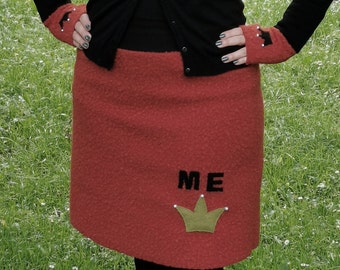 Women's skirt in orange/red curly fleece and an application as an eye catcher. Available in every plus size