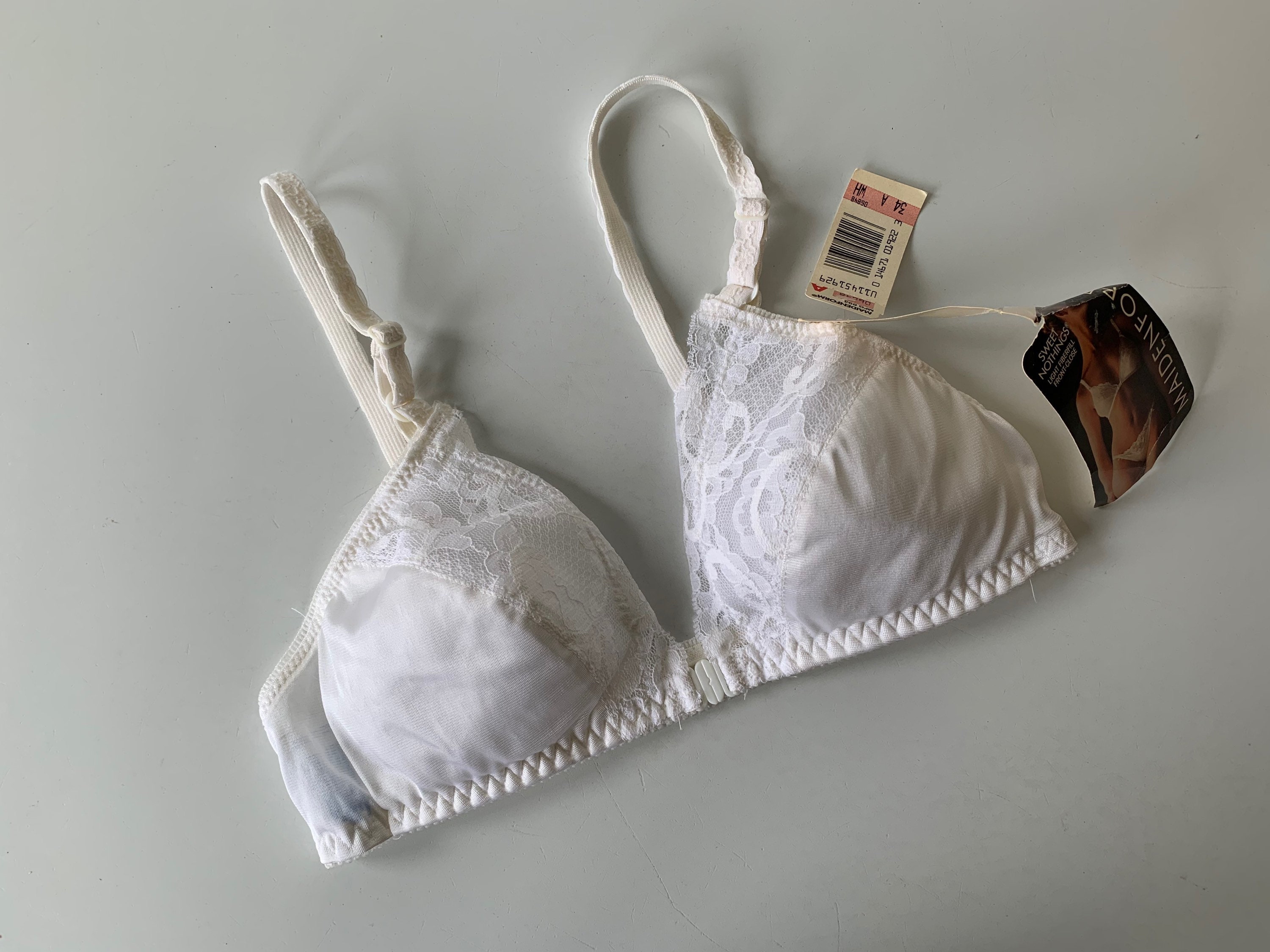 Maidenform Sweet Nothings 34A Light Fiberfill Front Close White Bra/Vintage  34A White Lace Bra