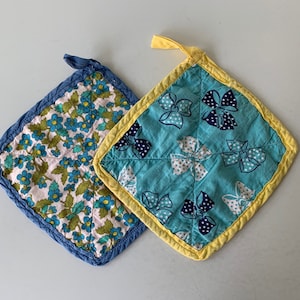 Handmade Quilted Vintage Blue and Yellow Pot Holders/Vintage Hot Pads/Vintage Floral Fabric Bow Fabric Pot Holder