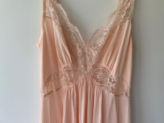 Dreamy peach Olga Body Silk gown size M /vintage p