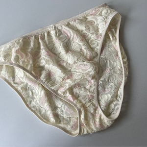 Vintage Y2K Victoria Secret Size Large USA Cream and Pink Lace Panties/Vintage Lace Panties - Q