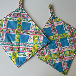 Vintage Handmade Quilted Retro Bright Hot Pad Set/Vintage Retro Hot Pad Set Pot Holder - E