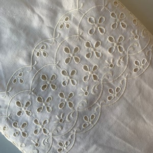 Atelier Martex Westpoint Pepperell Dual Size Cream Eyelet Lace Edge Scallop Top Sheet Thin Bedspread - E