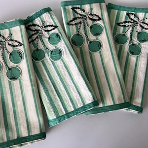 Vintage Hand Appliqué Green Tone Place Mat Set/Vintage Farmhouse Placemat Set Handmade Antique/Green Fruit Placemat