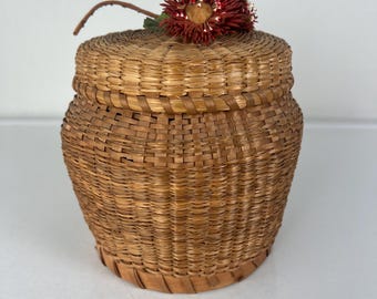 Gorgeous Lidded Small Basket Lovely with Flower Detail/Vintage Sweet Basket with Lid
