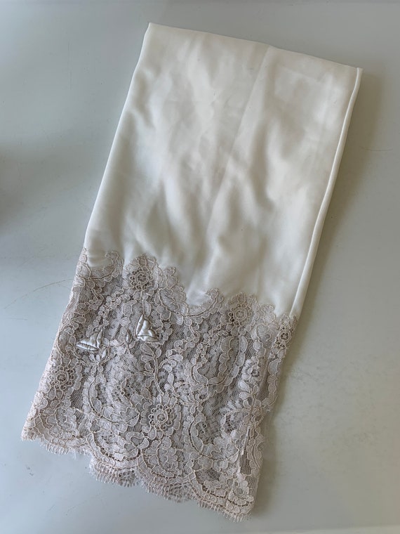 Lace half slip size small Lucie Ann Beverly Hills/