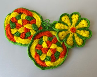 Vintage Hot Pad or Trivet Trio 1970s Retro Mod/Vintage Retro Kitchen - A