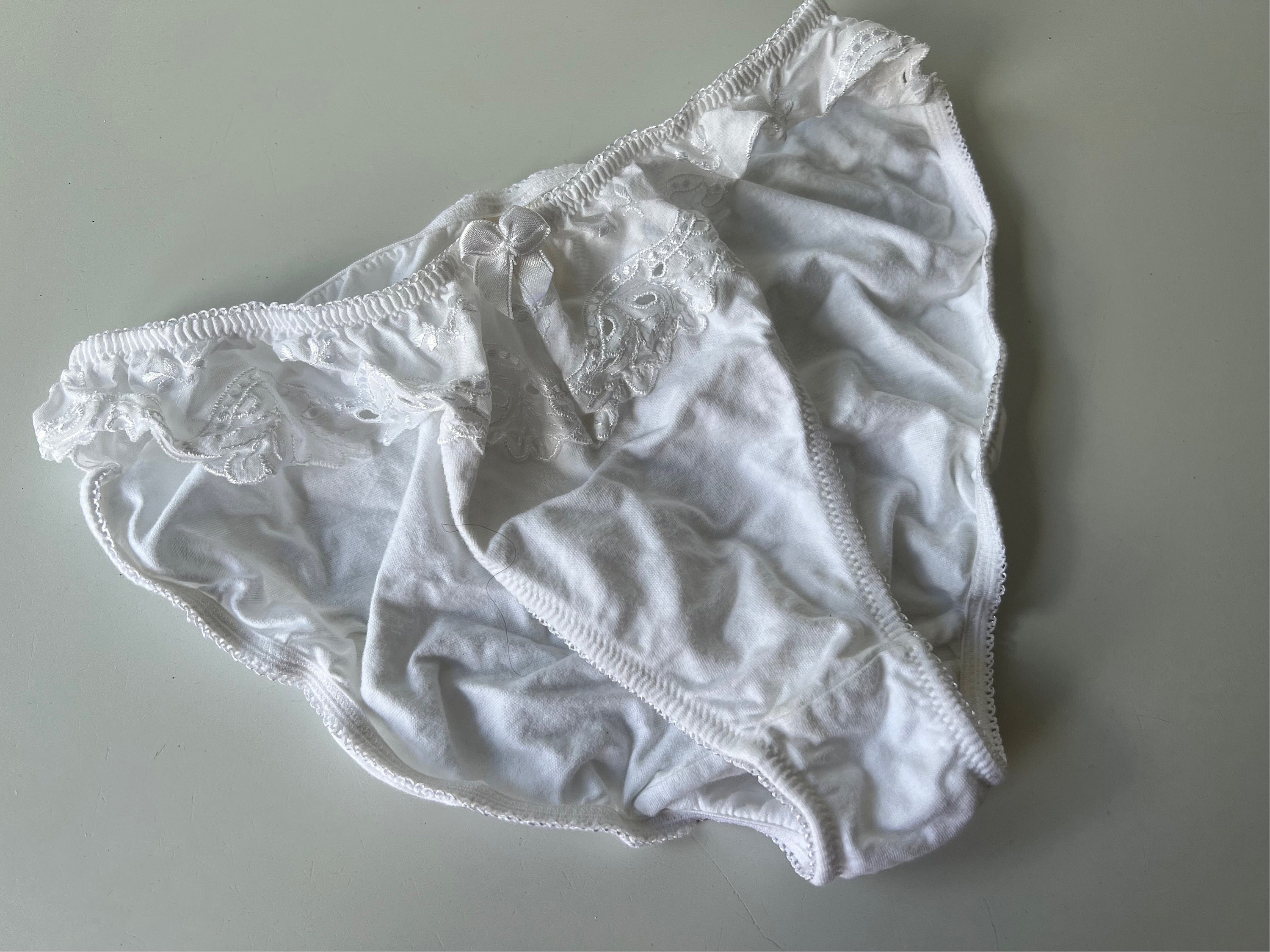 Vintage Victoria Secret Y2K White Cotton Panties With Lace Side 