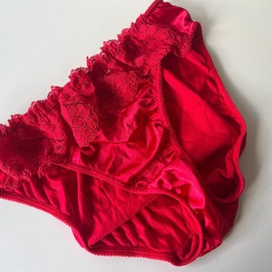 VICTORIA'S SECRET VERY Sexy shine strap bra set Rhinestones red lace thong  panty $99.00
