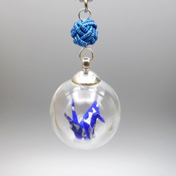 Collier Sautoir / Grue en Origami dans un globe en verre / grue bleue + chaîne argentée