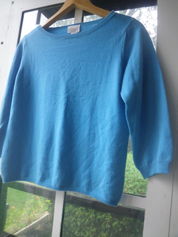 Girl's or Women's Cashmere Sweater - image 2