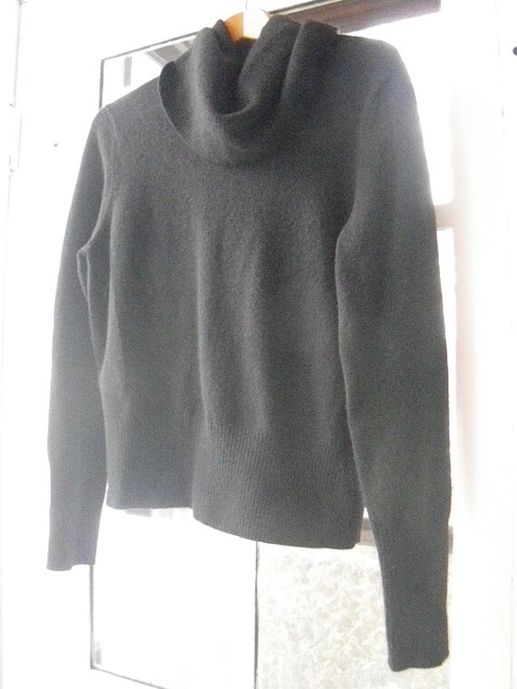 Women's or Girl's Cashmere Sweater - image 4