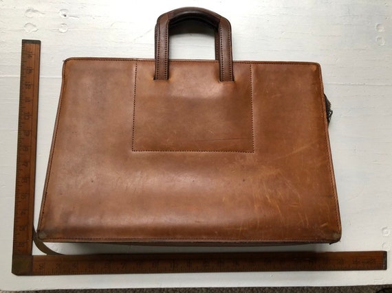 Vintage 1970s office suitcase distess leather cogn