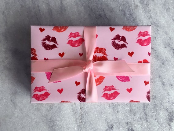 Kisses Gift Wrap flat sheet paper Valentine wrapping paper illustrated perfect for Valentine/'s Day!